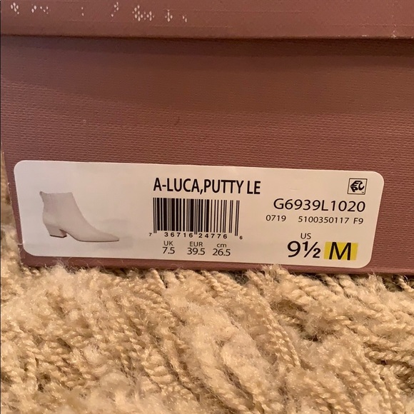 Franco Sarto White Leather Zip Up Booties - Picture 3 of 9